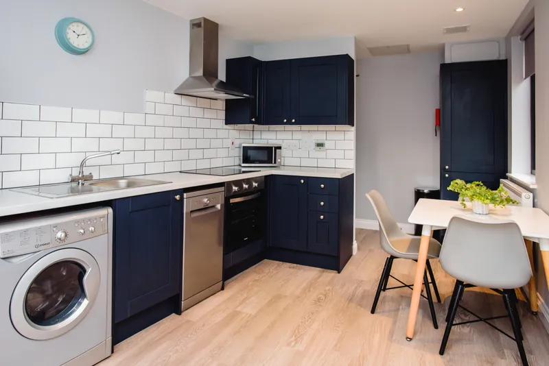 Flat F, 25 Lister Gate - Luxury 3 Bed City Centre Apartment - Thumbnail 9